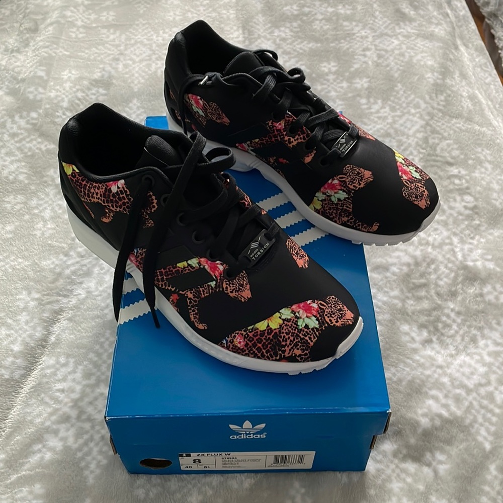 Never worn adidas size 8 sneakers